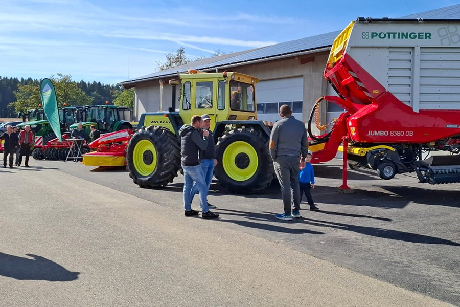 Agrar Pellets Mairhofer KG - Tag der offenen Tür 2024 - Außenbereich Produktionshalle und Fuhrpark